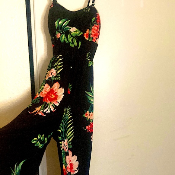 2 cute Rompers - Picture 6 of 7